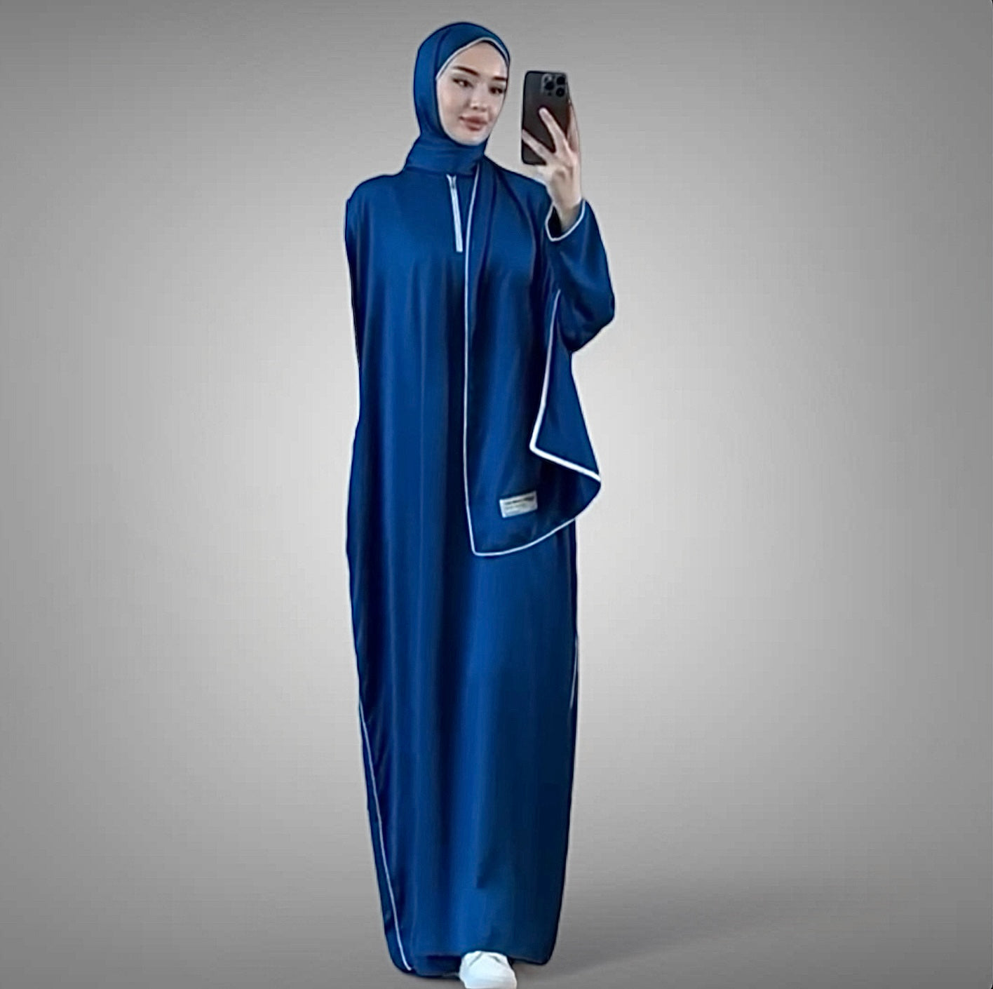 Abaya mit Kopftuch